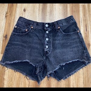 🌻 Levi’s Shorts size 28